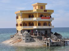 Une maison de la jeunesse sur l’île Đá Tây